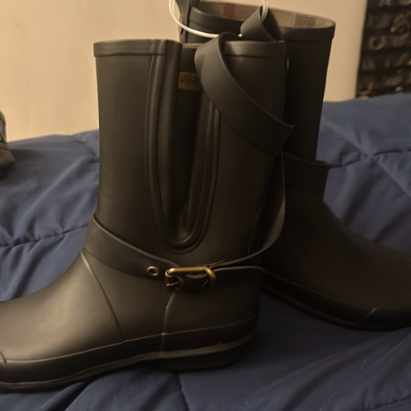 (1547) Burberry Black Mid Calf Buckle Rubber Rain Boots Women’s Size 7.5 - Picture 1 of 6